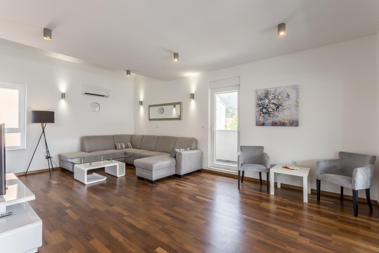 Luxury 3 Bed Apartment, Large Terrace, Pool, Close To Beach And Split! Podstrana Exteriér fotografie